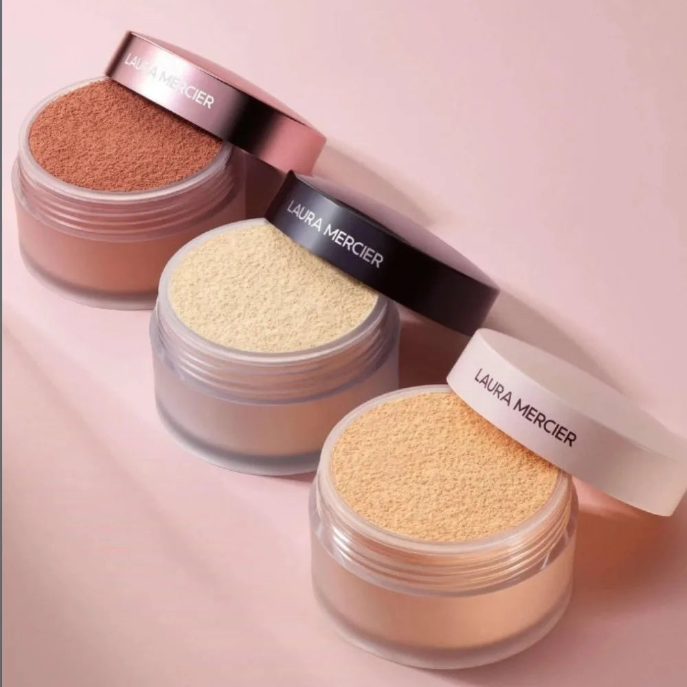 Poudre libre Soft Light de Laura Mercier atténue les ridules, dissimule les imperfections, lisse la peau et crée un fini naturel soyeux et transparent.