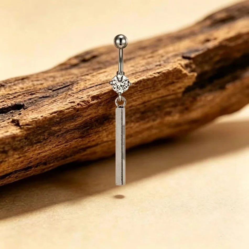Piercing de nombril 14G en titane – barre de barbell, acier inoxydable, pendentif à strass en forme de pointe cône, style minimaliste punk, bijou de corps pour homme et femme