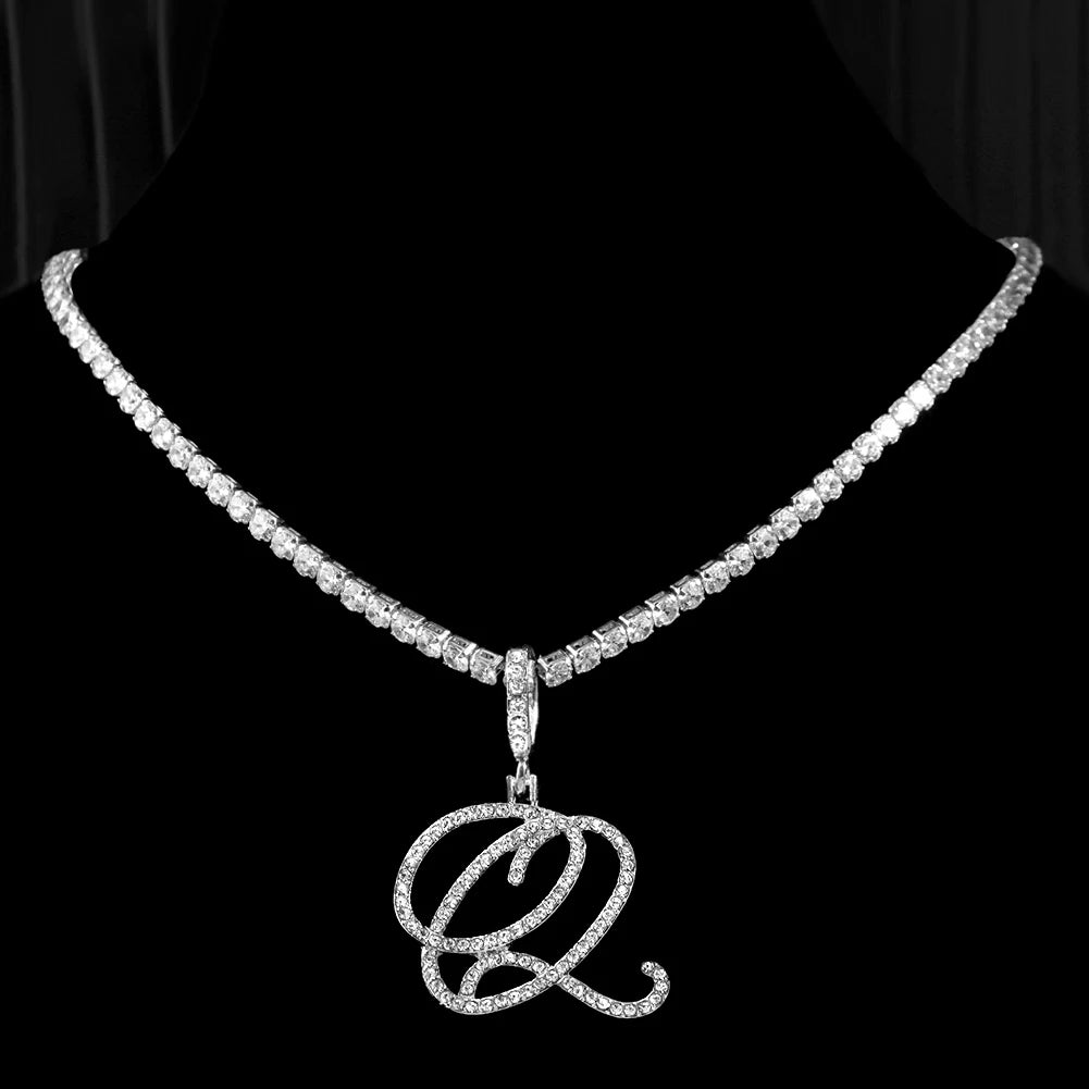 Collier avec lettre initiale en écriture cursive sertie de zircones cubiques (CZ) – Bijou style Hip-Hop couleur or ou argent, pendentif alphabet de A à Z, collier tendance et élégant.
