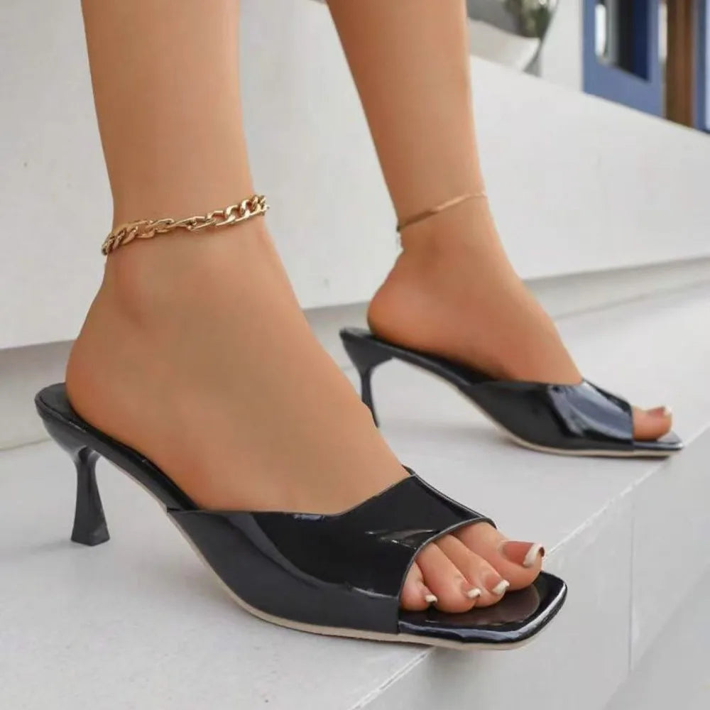 Mules tendance à bout ouvert style bouche de poisson, chaussures d’été confortables et élégantes. Sandales sexy à talons aiguilles et bout ouvert, parfaites pour le bureau, les occasions habillées et les tenues raffinées pour femme.