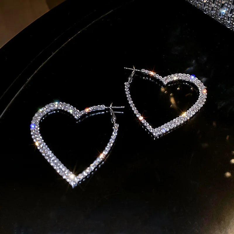 Boucles d’oreilles cœur en cristal brillant couleur argent, style mode, pour femmes, au style exagéré et original, grandes boucles d’oreilles en forme de cœur, bijoux pour mariage et soirée.