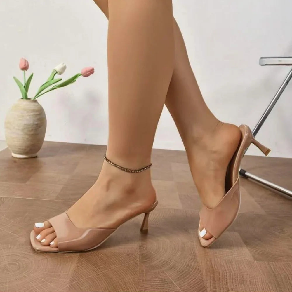 Mules tendance à bout ouvert style bouche de poisson, chaussures d’été confortables et élégantes. Sandales sexy à talons aiguilles et bout ouvert, parfaites pour le bureau, les occasions habillées et les tenues raffinées pour femme.