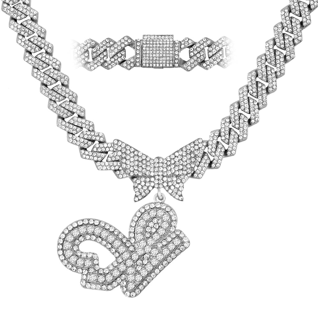 Collier chaîne cubaine 14 mm pour hommes et femmes, avec pendentif papillon en cristal et initiales, lettres cursives style “iced out”, bijou de style rappeur, nouveau bijou de mode.