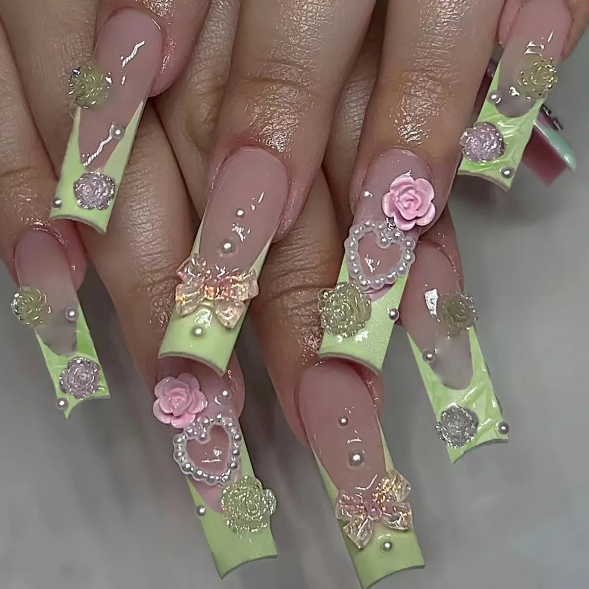 24 pièces – faux ongles longs carrés style français, design cœur 3D, ongles press-on avec strass, motif décoratif, faux ongles portables pour nail art