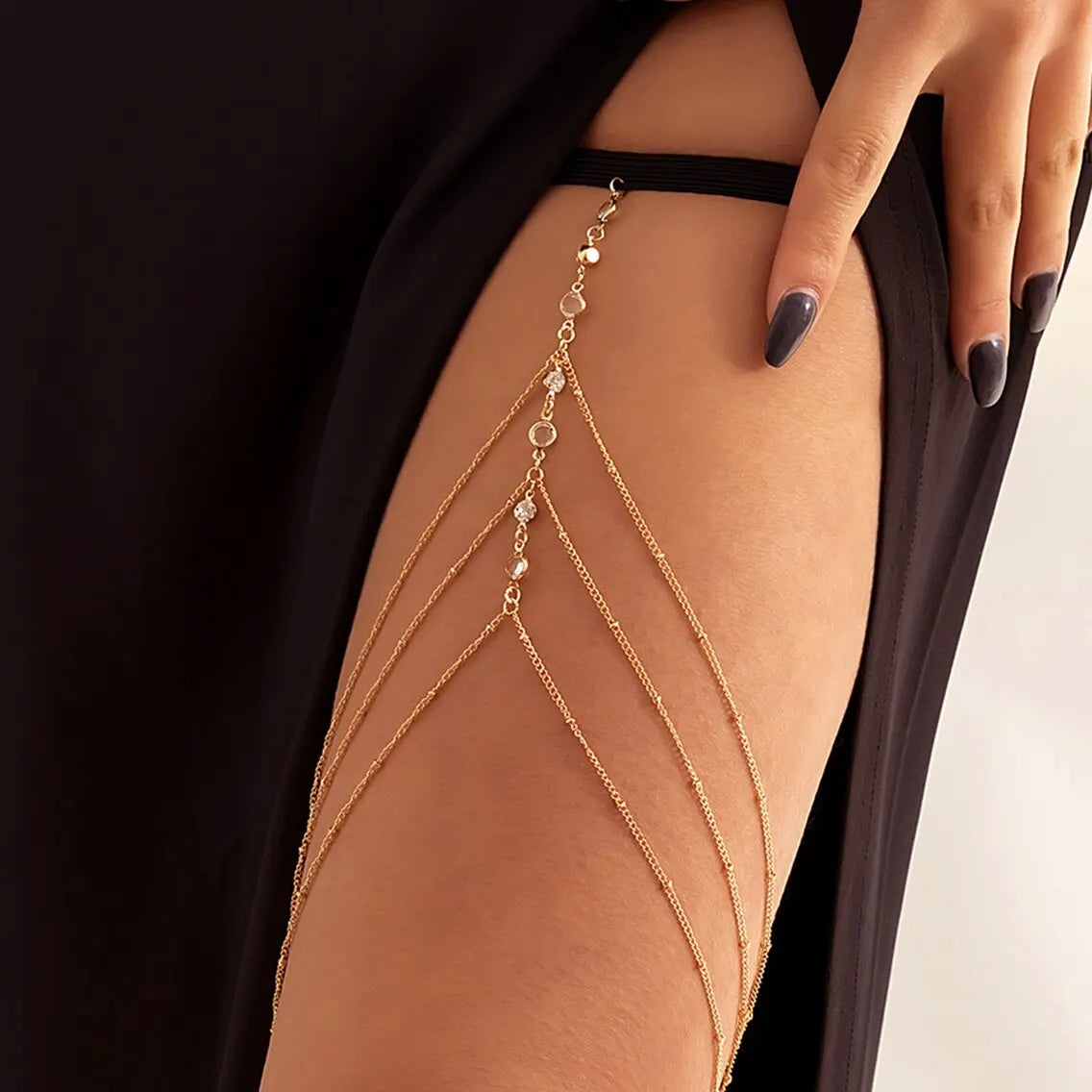 Chaîne de cuisse élastique bohème avec cristaux pour femmes, été, plage, sexy, à pampilles, multi-couches, ajustable, bijou de corps pour décorer une tenue.