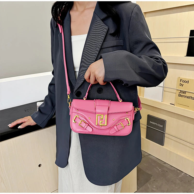 Petit sac à bandoulière carré pour femme, sac à main de moto, style punk en métal, design de niche initié, mode pour femme, nouveau, 2025