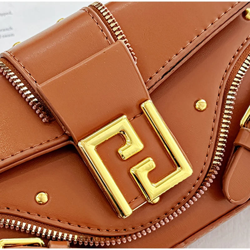 Petit sac à bandoulière carré pour femme, sac à main de moto, style punk en métal, design de niche initié, mode pour femme, nouveau, 2025