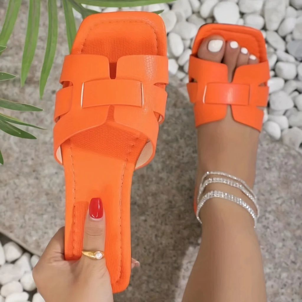 Sandales grande taille pour femme, modèle tendance en maille tricotée avec semelle plate. Chaussures décontractées et confortables pour la plage, les sorties estivales et un usage quotidien. Conviennent également aux couples grâce à leur style polyvalent.