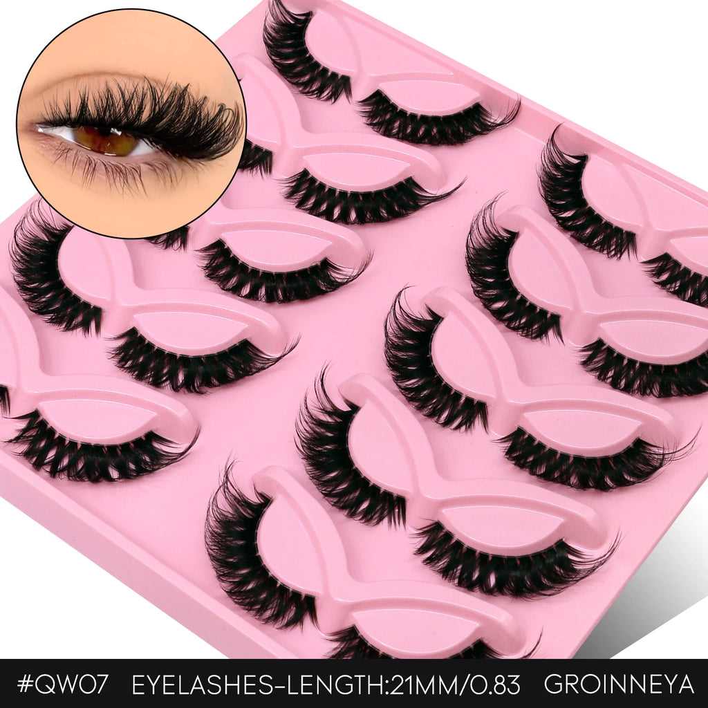 Cils GROINNEYA “Fluffy Cat” – Faux cils 3D effet vison (mink synthétique), doux, épais et volumineux. Cils complets avec effet vaporeux (wispy) et légèrement recourbé, pour un regard allongé type “œil de chat”.