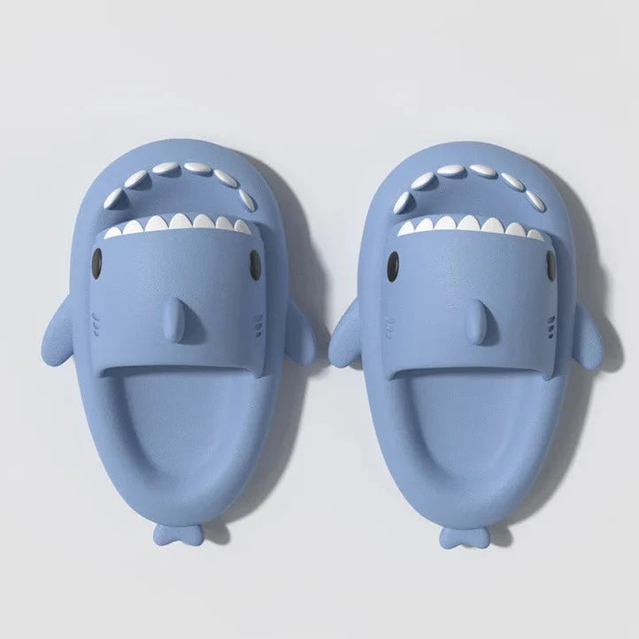 Chaussons à semelle épaisse 4 cm en forme de requin, pour femme et homme. Mules d’intérieur et de salle de bain au design cartoon mignon, chaussures d’été 2024 unisexes, adaptées pour la plage et un usage décontracté.