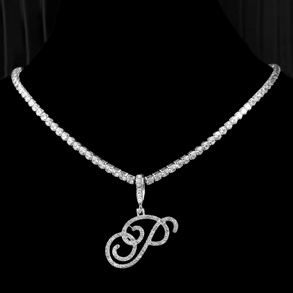 Collier avec lettre initiale en écriture cursive sertie de zircones cubiques (CZ) – Bijou style Hip-Hop couleur or ou argent, pendentif alphabet de A à Z, collier tendance et élégant.