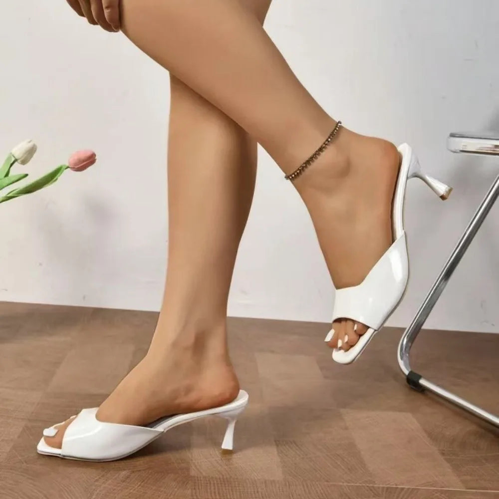 Mules tendance à bout ouvert style bouche de poisson, chaussures d’été confortables et élégantes. Sandales sexy à talons aiguilles et bout ouvert, parfaites pour le bureau, les occasions habillées et les tenues raffinées pour femme.