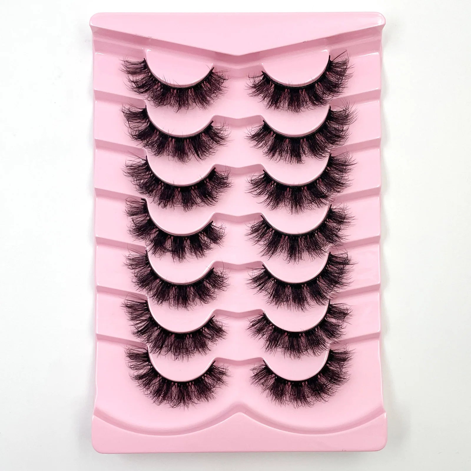 Nouveau lot de 7 paires de faux cils épais effet vison 3D.
Faux cils courts et spectaculaires au rendu réaliste, parfaits pour un regard intense et glamour.
