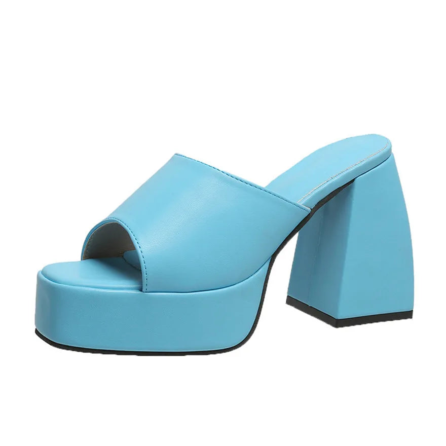 Sandales à plateforme pour femme disponibles en 5 couleurs, chaussons de plage en cuir souple à talon épais, chaussures d’été 2026 à bout carré, escarpins sexy pour femme, parfaits pour les fêtes et les occasions spéciales.