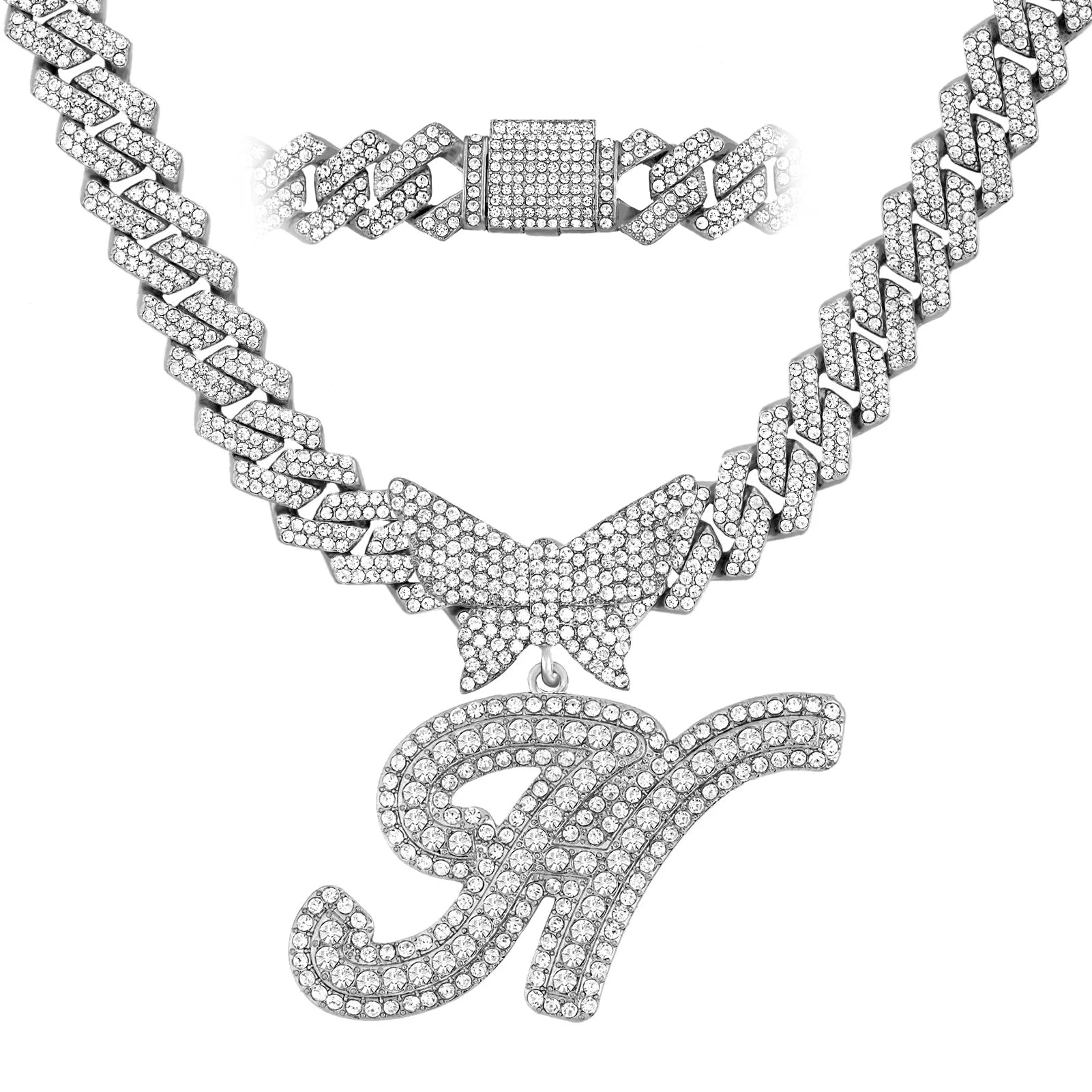 Collier chaîne cubaine 14 mm pour hommes et femmes, avec pendentif papillon en cristal et initiales, lettres cursives style “iced out”, bijou de style rappeur, nouveau bijou de mode.