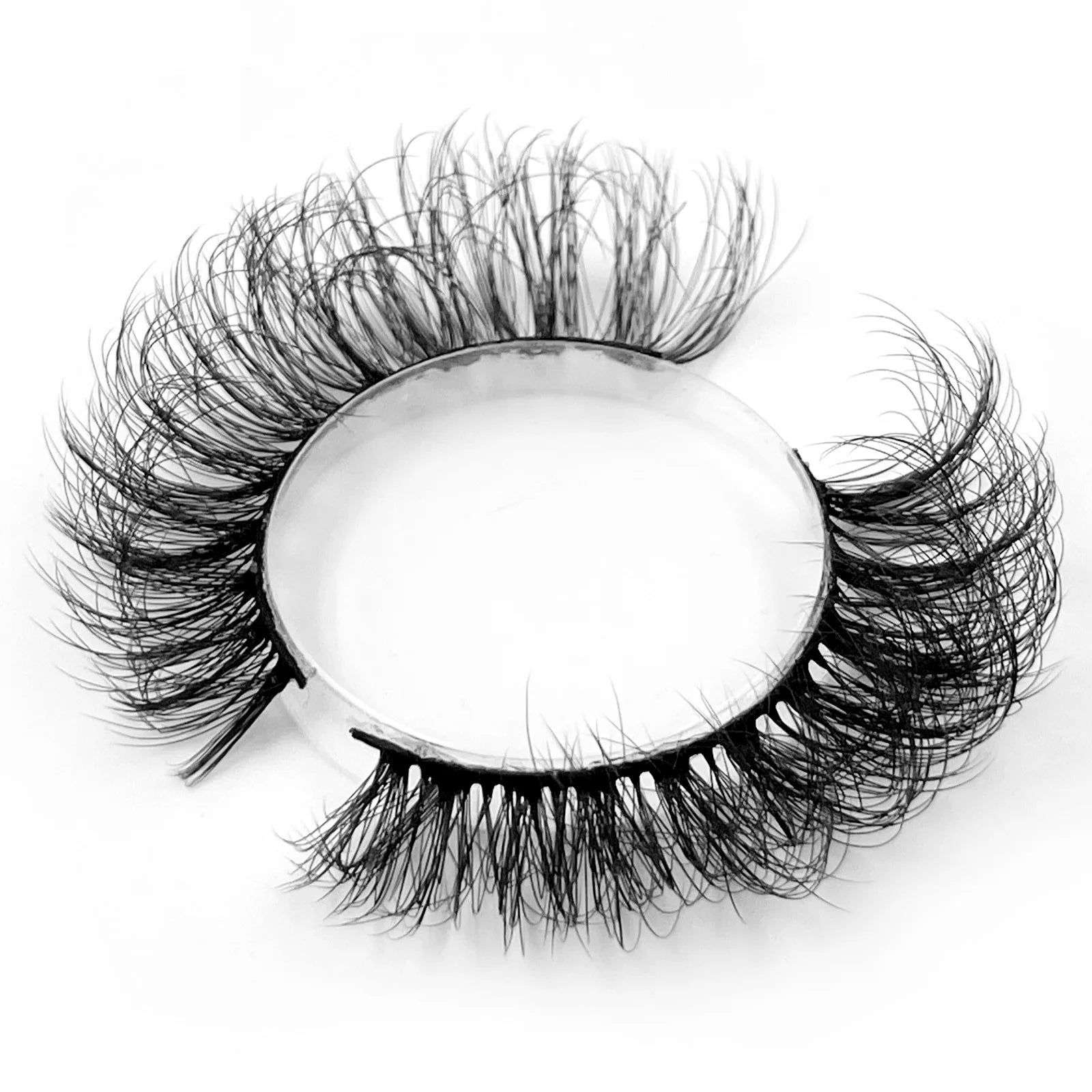 Nouveau lot de 7 paires de faux cils épais effet vison 3D.
Faux cils courts et spectaculaires au rendu réaliste, parfaits pour un regard intense et glamour.