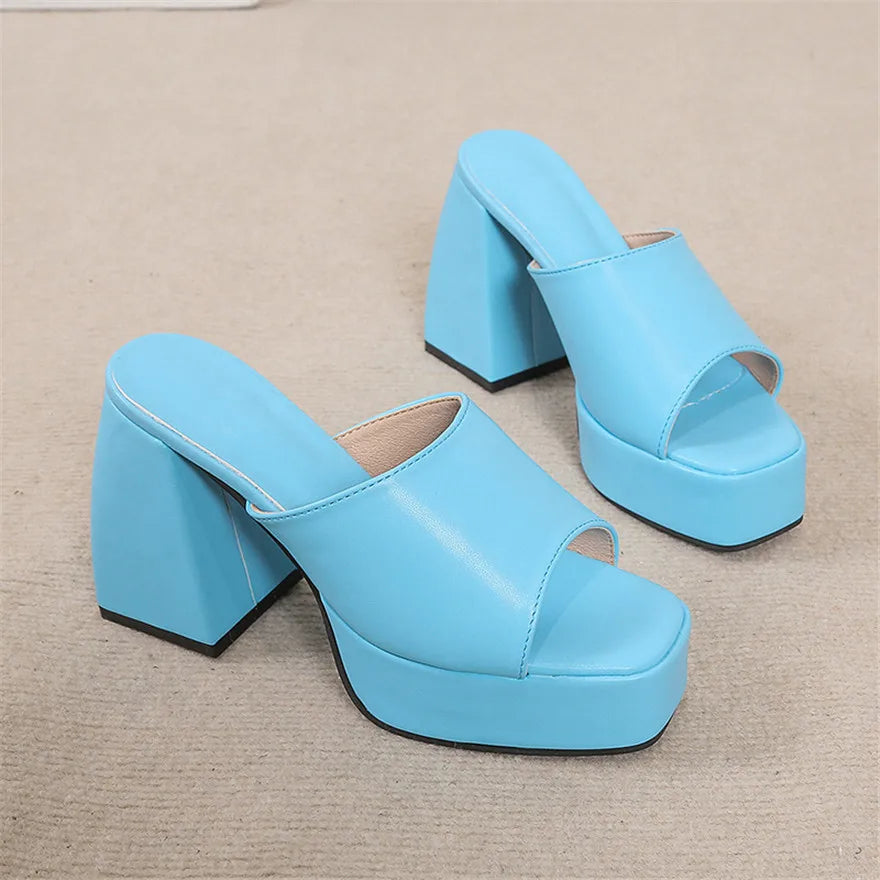 Sandales à plateforme pour femme disponibles en 5 couleurs, chaussons de plage en cuir souple à talon épais, chaussures d’été 2026 à bout carré, escarpins sexy pour femme, parfaits pour les fêtes et les occasions spéciales.