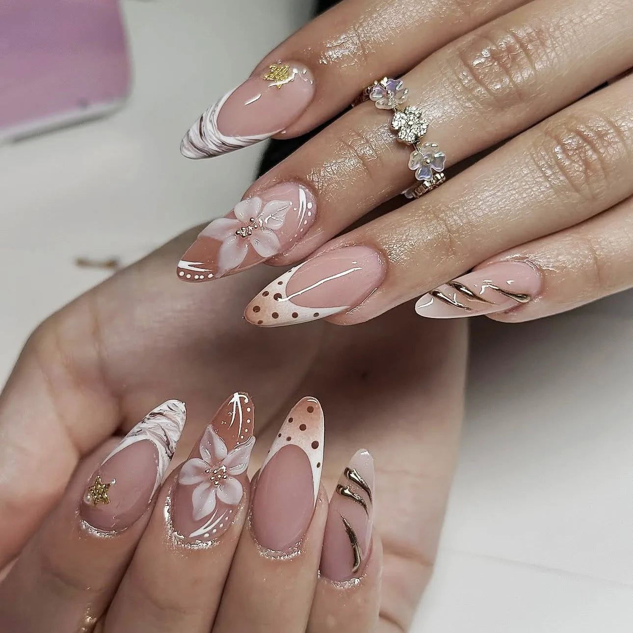Faux ongles 3D pour femmes et filles, dégradé de fleurs en relief marron bleu avec strass, pointes d'amande d'automne et d'hiver à pression sur les faux ongles