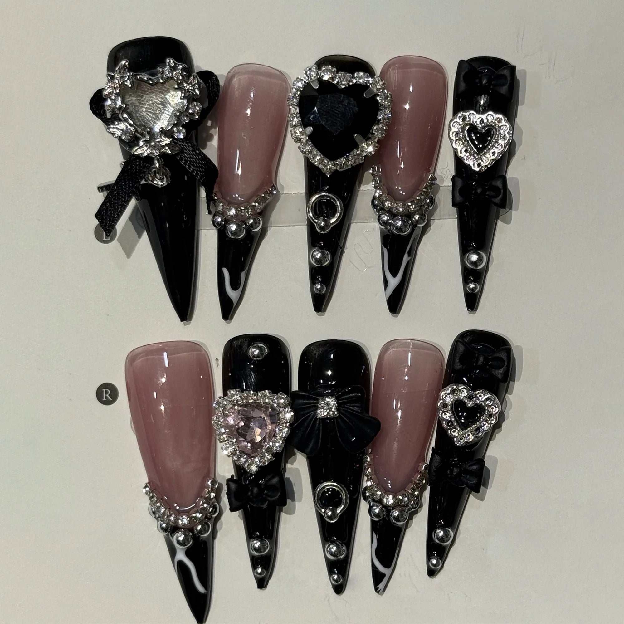 10 faux ongles longs stiletto roses avec nœud papillon, à presser, camélia blanc, détachables, avec strass scintillants pour nail art