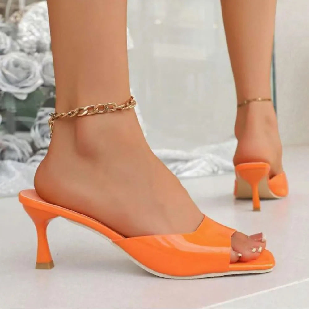 Mules tendance à bout ouvert style bouche de poisson, chaussures d’été confortables et élégantes. Sandales sexy à talons aiguilles et bout ouvert, parfaites pour le bureau, les occasions habillées et les tenues raffinées pour femme.
