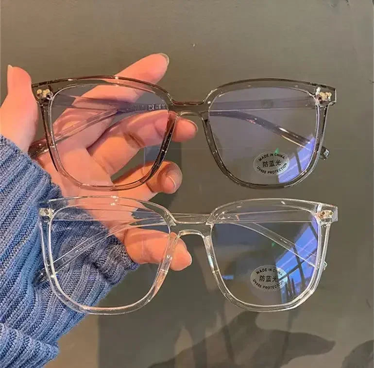 Lunettes vintage transparentes pour ordinateur, pour femmes et hommes, avec monture carrée. Lunettes anti-lumière bleue conçues pour filtrer la lumière bleue émise par les écrans. Monture optique transparente et élégante, adaptée à un usage quotidien.