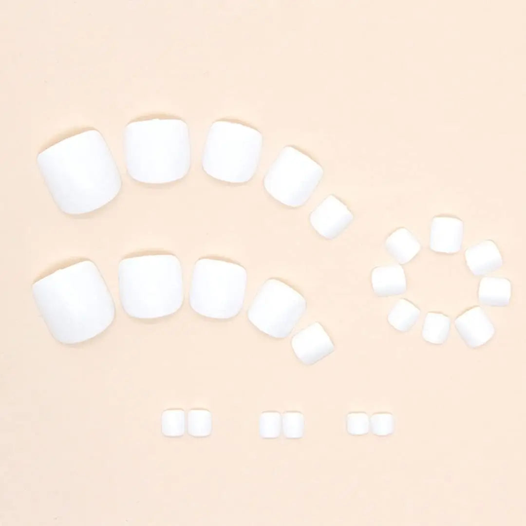 120 pièces améliorent instantané votre look avec un ensemble de faux ongles courts carrés blancs à couverture complète