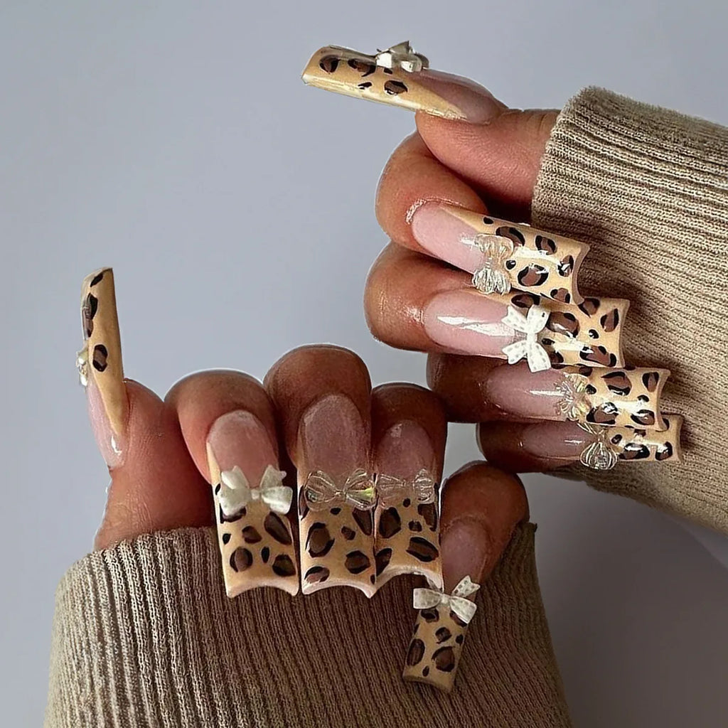 24 faux ongles longs carrés à presser, motif léopard, design cerise 3D, strass, couvrance totale, prêts à poser