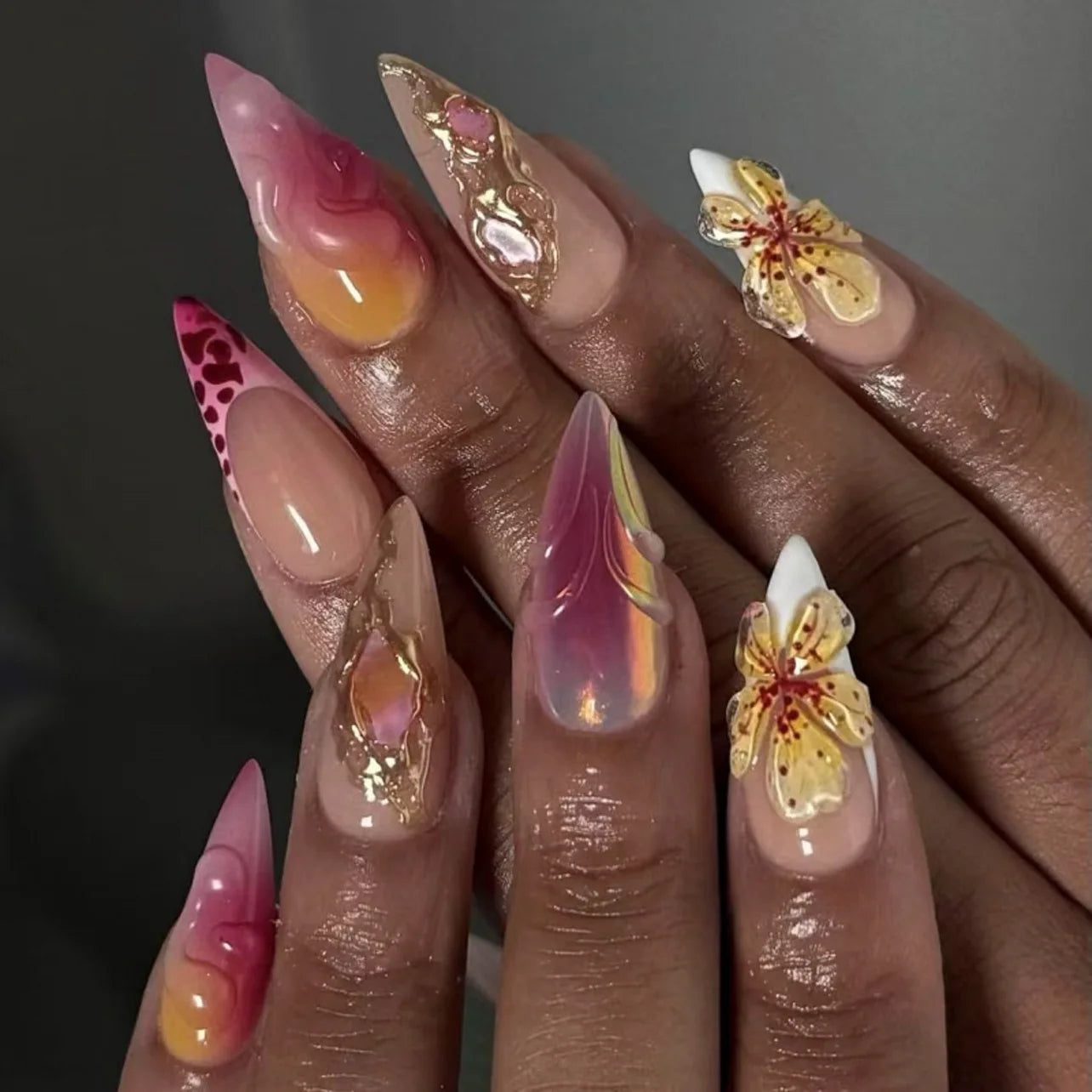 24 pièces de faux ongles à fleurs, style tendance, avec effet dégradé jaune et rose. Ongles portables à couverture complète, forme amande , à poser directement (Press-On Nails).