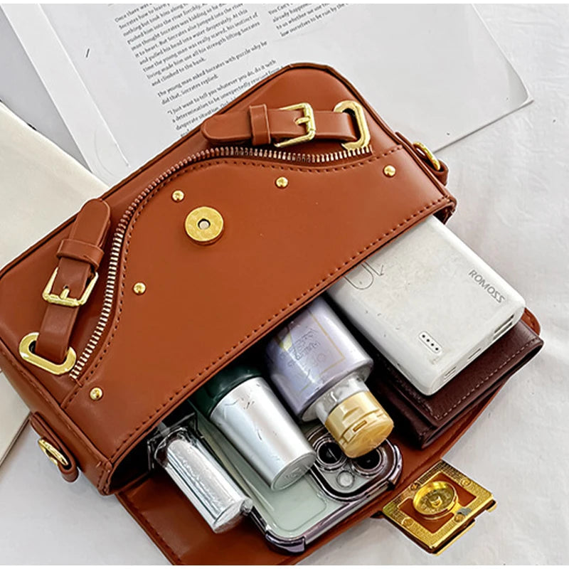 Petit sac à bandoulière carré pour femme, sac à main de moto, style punk en métal, design de niche initié, mode pour femme, nouveau, 2025