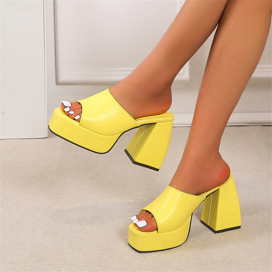 Sandales à plateforme pour femme disponibles en 5 couleurs, chaussons de plage en cuir souple à talon épais, chaussures d’été 2026 à bout carré, escarpins sexy pour femme, parfaits pour les fêtes et les occasions spéciales.