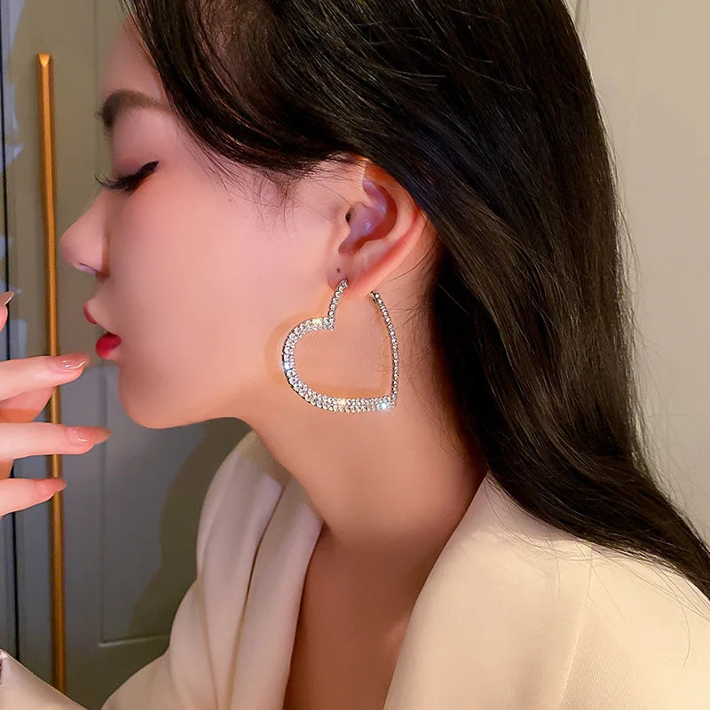 Boucles d’oreilles cœur en cristal brillant couleur argent, style mode, pour femmes, au style exagéré et original, grandes boucles d’oreilles en forme de cœur, bijoux pour mariage et soirée.