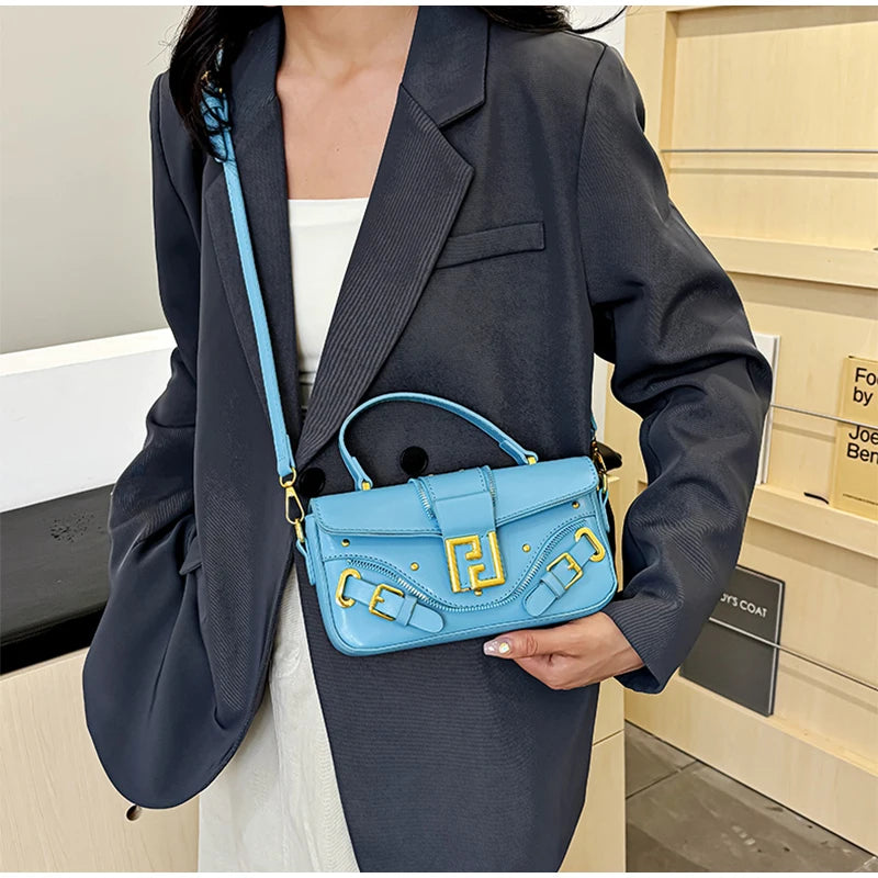 Petit sac à bandoulière carré pour femme, sac à main de moto, style punk en métal, design de niche initié, mode pour femme, nouveau, 2025