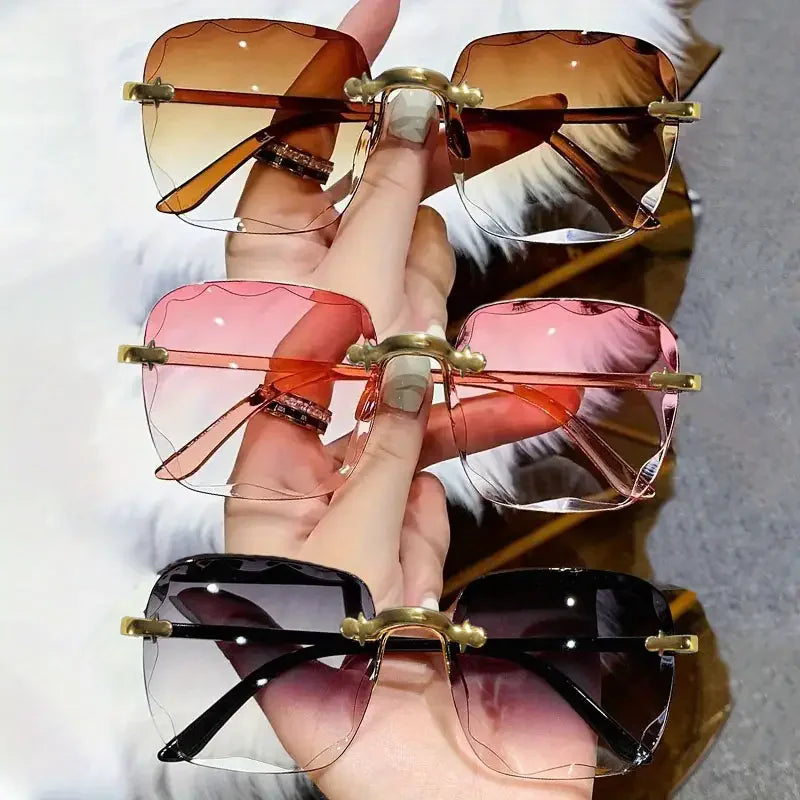 Lunettes de soleil carrées sans monture pour femmes, au style luxueux et tendance. Modèle de créateur avec verres rouges, adapté également aux hommes. Protection UV400 contre les rayons ultraviolets, idéale pour l’été et les activités en extérieur.
