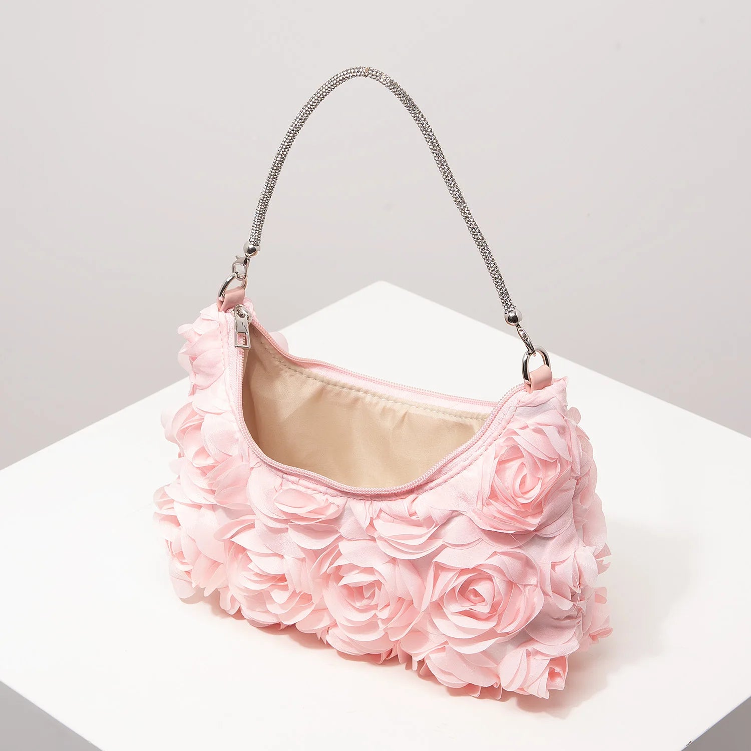 Sac à bandoulière à motif floral, idéal pour les femmes élégantes. Parfait pour les soirées de gala, les fêtes, les bals de fin d’année, les mariages et autres occasions spéciales.