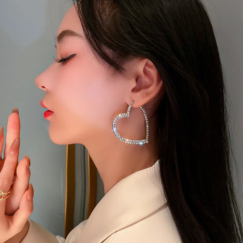 Boucles d’oreilles cœur en cristal brillant couleur argent, style mode, pour femmes, au style exagéré et original, grandes boucles d’oreilles en forme de cœur, bijoux pour mariage et soirée.