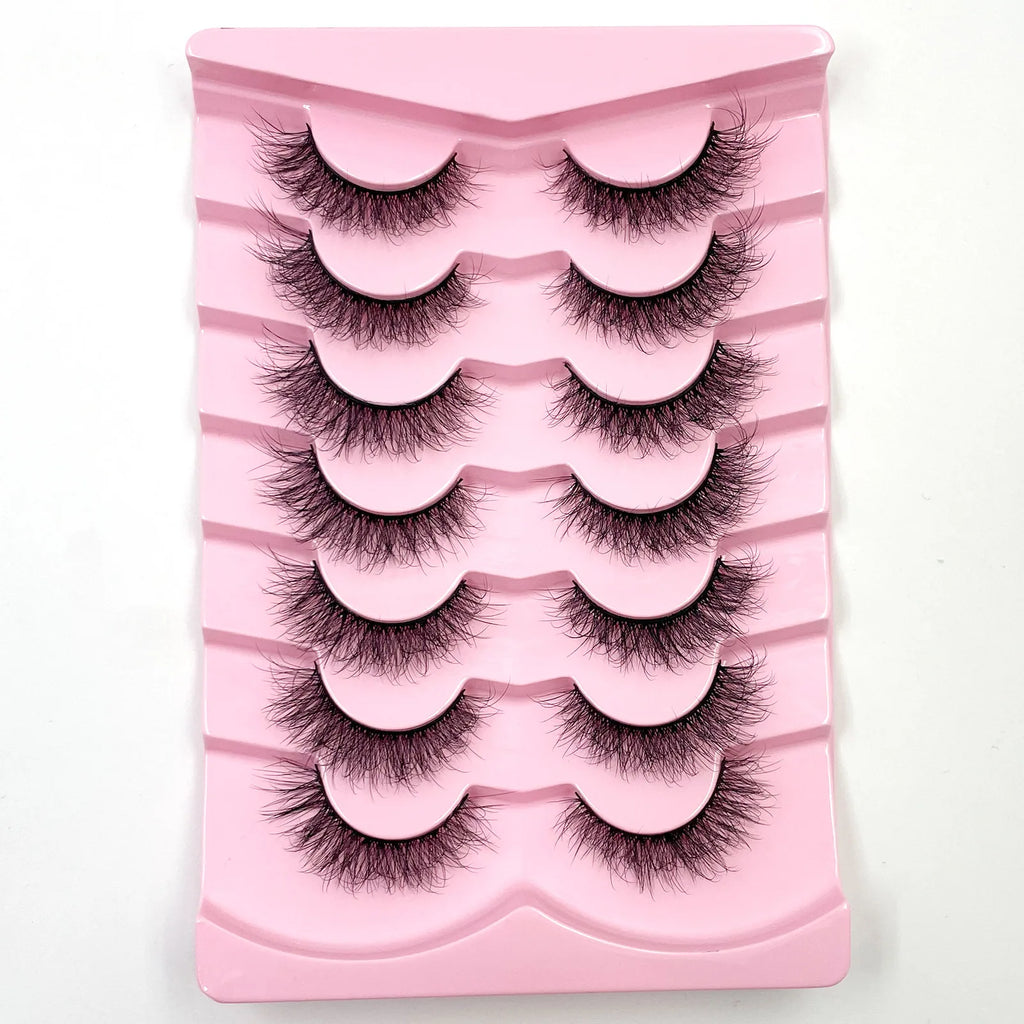 Nouveau lot de 7 paires de faux cils épais effet vison 3D.
Faux cils courts et spectaculaires au rendu réaliste, parfaits pour un regard intense et glamour.