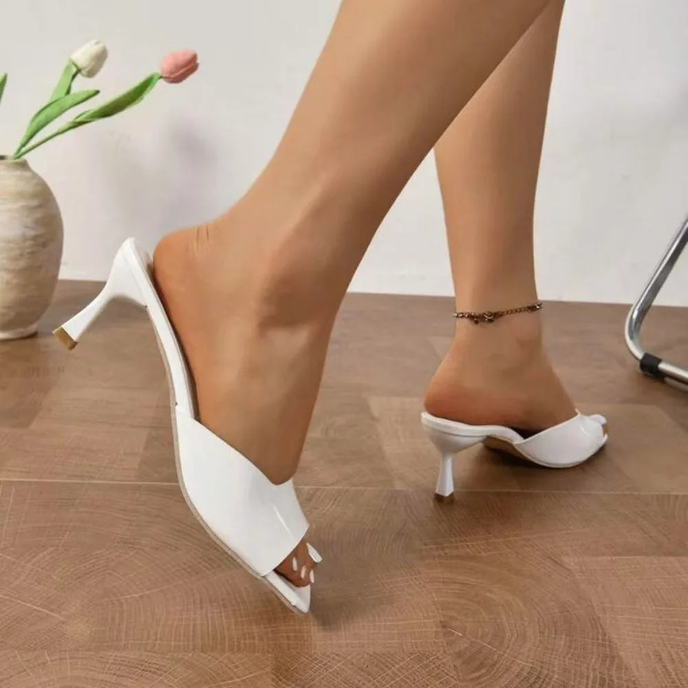 Mules tendance à bout ouvert style bouche de poisson, chaussures d’été confortables et élégantes. Sandales sexy à talons aiguilles et bout ouvert, parfaites pour le bureau, les occasions habillées et les tenues raffinées pour femme.