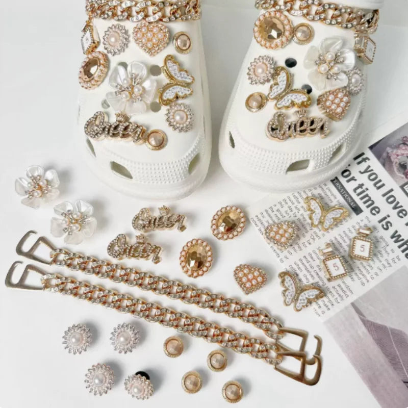 Nouvelle arrivée : pins, ensemble d’accessoires de chaussures amovibles avec chaîne papillon pour sabots. Décorations de chaussures florales au style luxueux, parfaites pour personnaliser vos chaussures, idée cadeau idéale.