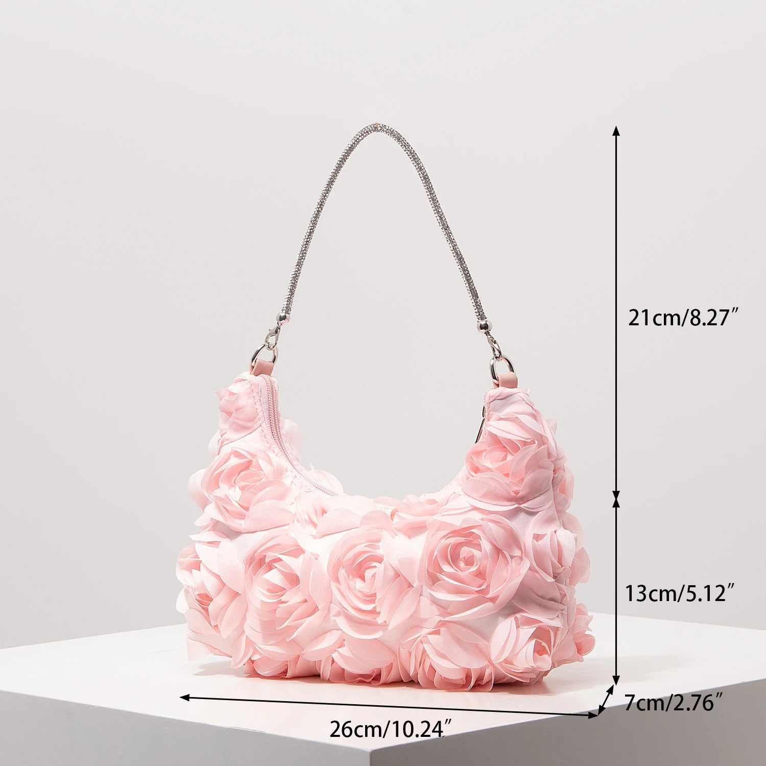 Sac à bandoulière à motif floral, idéal pour les femmes élégantes. Parfait pour les soirées de gala, les fêtes, les bals de fin d’année, les mariages et autres occasions spéciales.