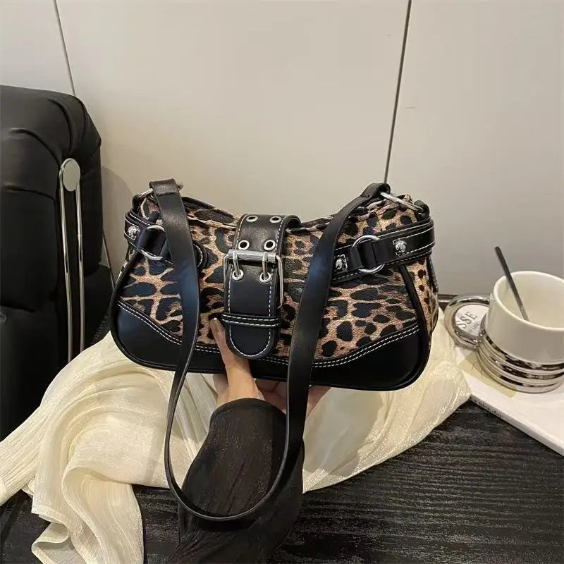 Sacs pour femmes 2025 – nouveau modèle tendance et polyvalent, sac rétro “hot girl” sous le bras, sac niche texturé en forme de croissant, sac à bandoulière simple ou porté en crossbody