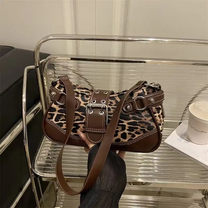 Sacs pour femmes 2025 – nouveau modèle tendance et polyvalent, sac rétro “hot girl” sous le bras, sac niche texturé en forme de croissant, sac à bandoulière simple ou porté en crossbody